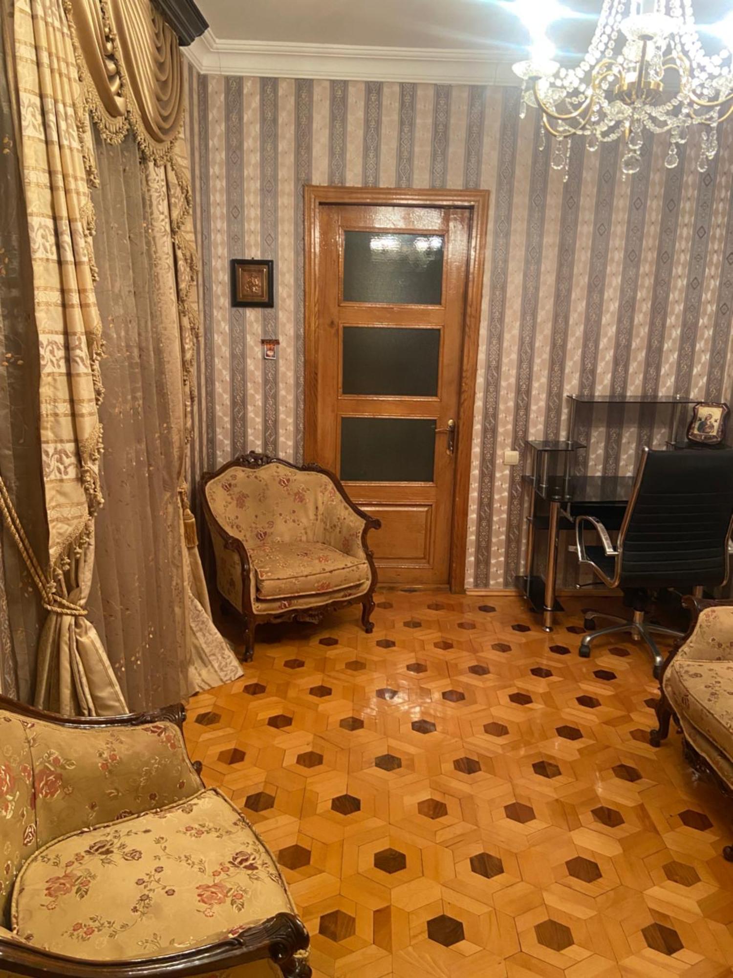 Ala's Old District Apartment